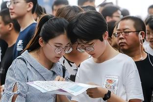 乌戈：这是场季后赛级别的比赛 大家都拼的很凶 祝球迷们新年快乐